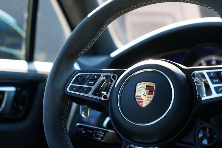 Hvid Porsche Cayenne Turbo S fra 2019