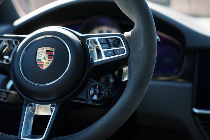 Hvid Porsche Cayenne Turbo S fra 2019