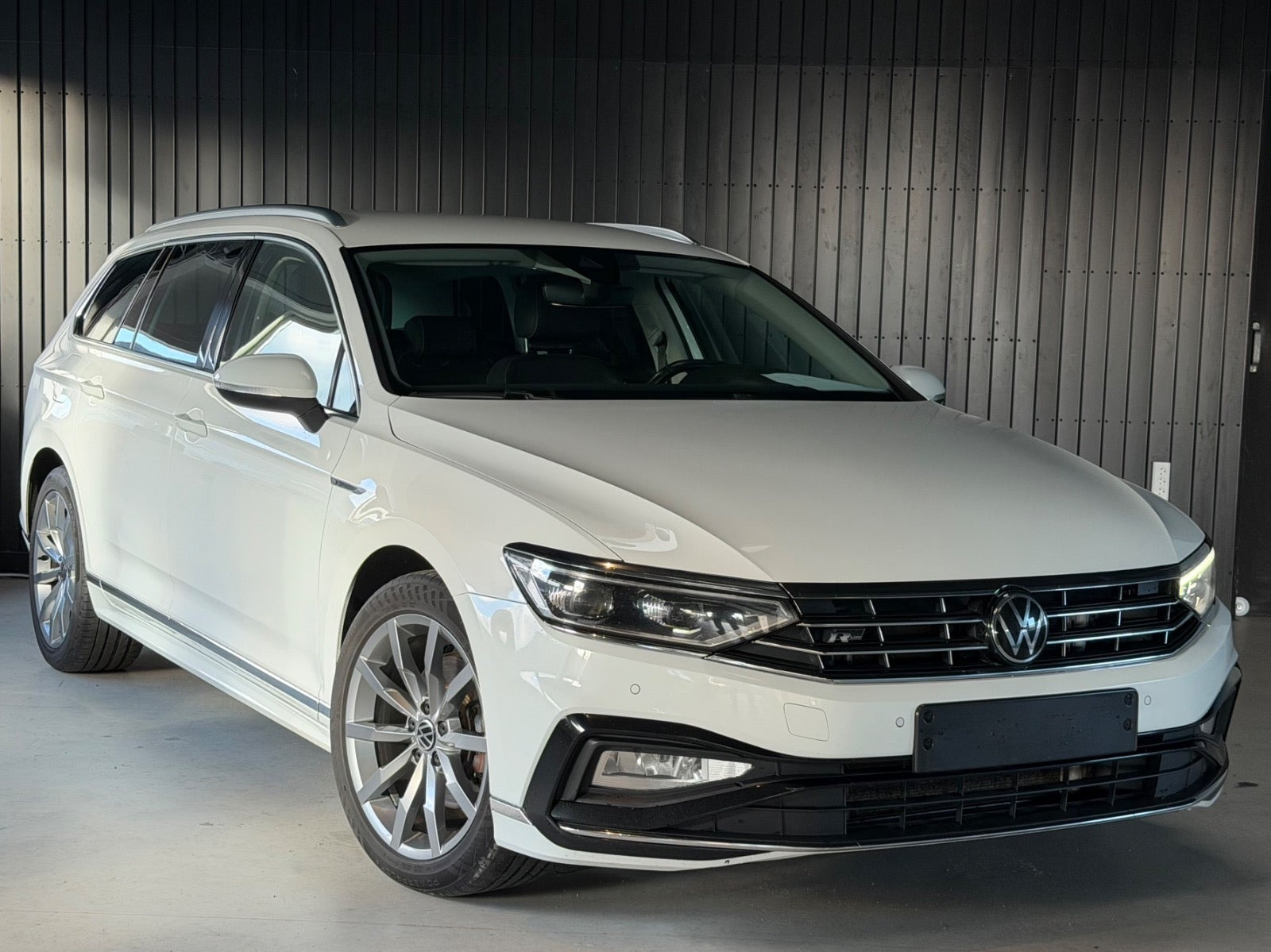 VW Passat 2,0 TDi 200 R-line Variant DSG 4Motion