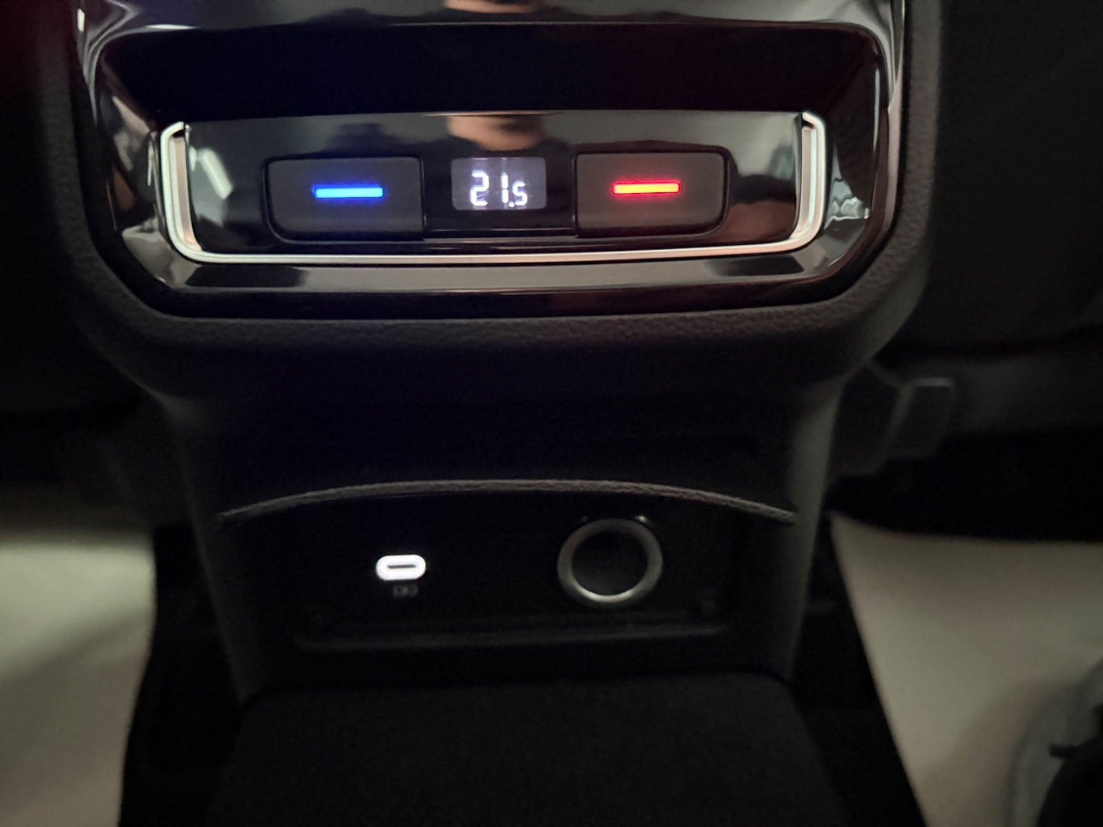 Hvid VW Passat fra 2021