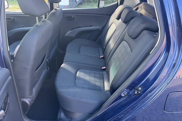 Rød Hyundai i10 fra 2009