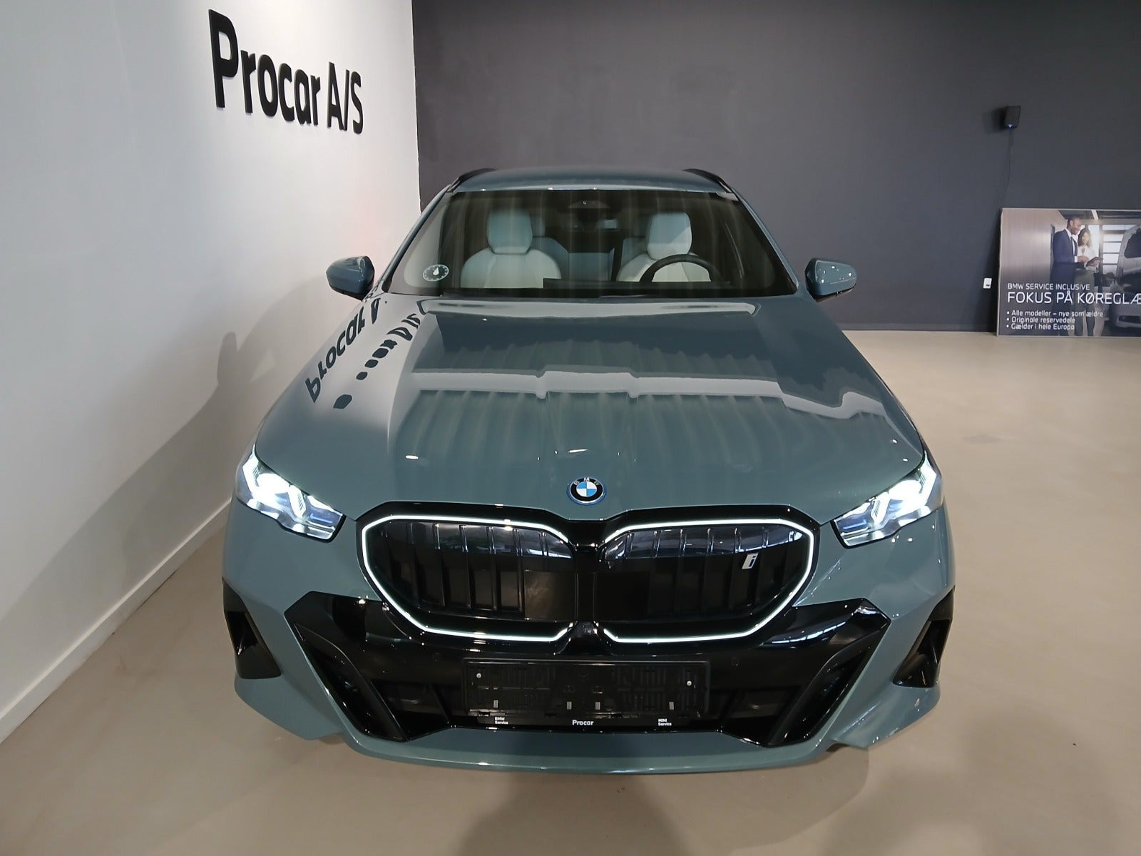 Grøn BMW i5 fra 2025