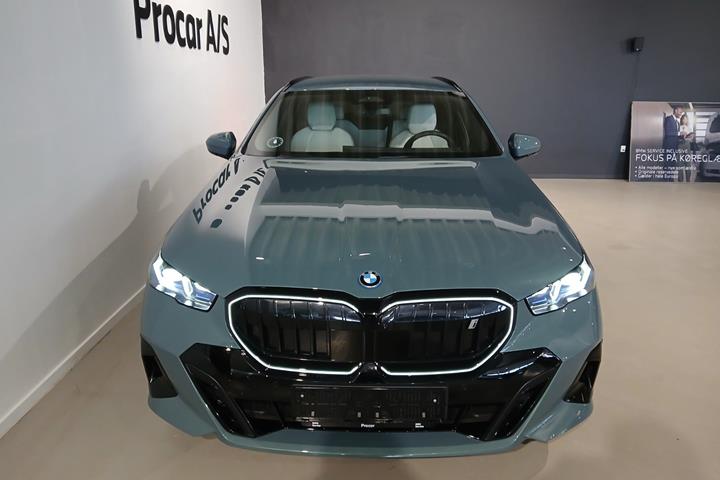 Grøn BMW i5 fra 2025