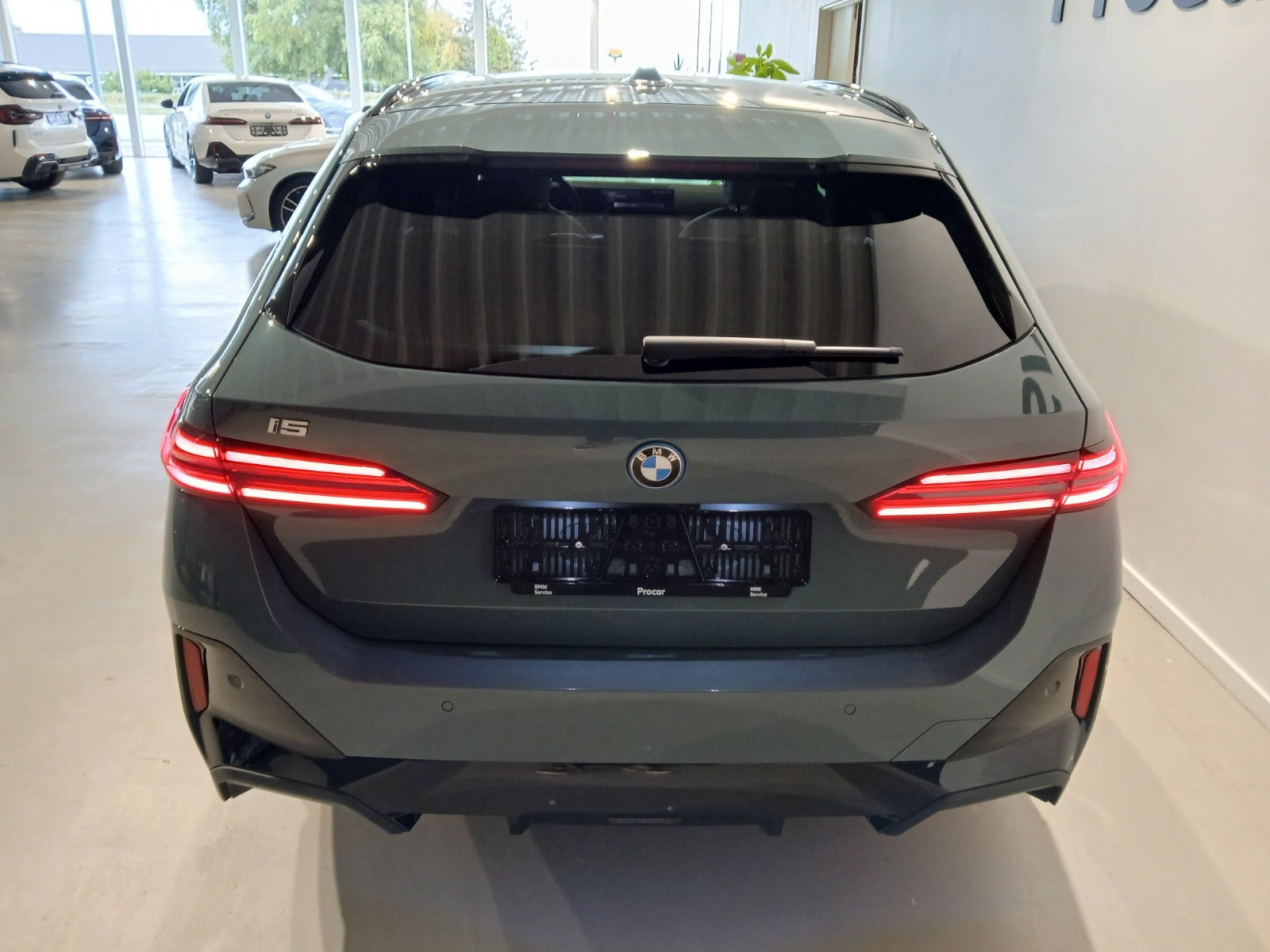 Grøn BMW i5 fra 2025