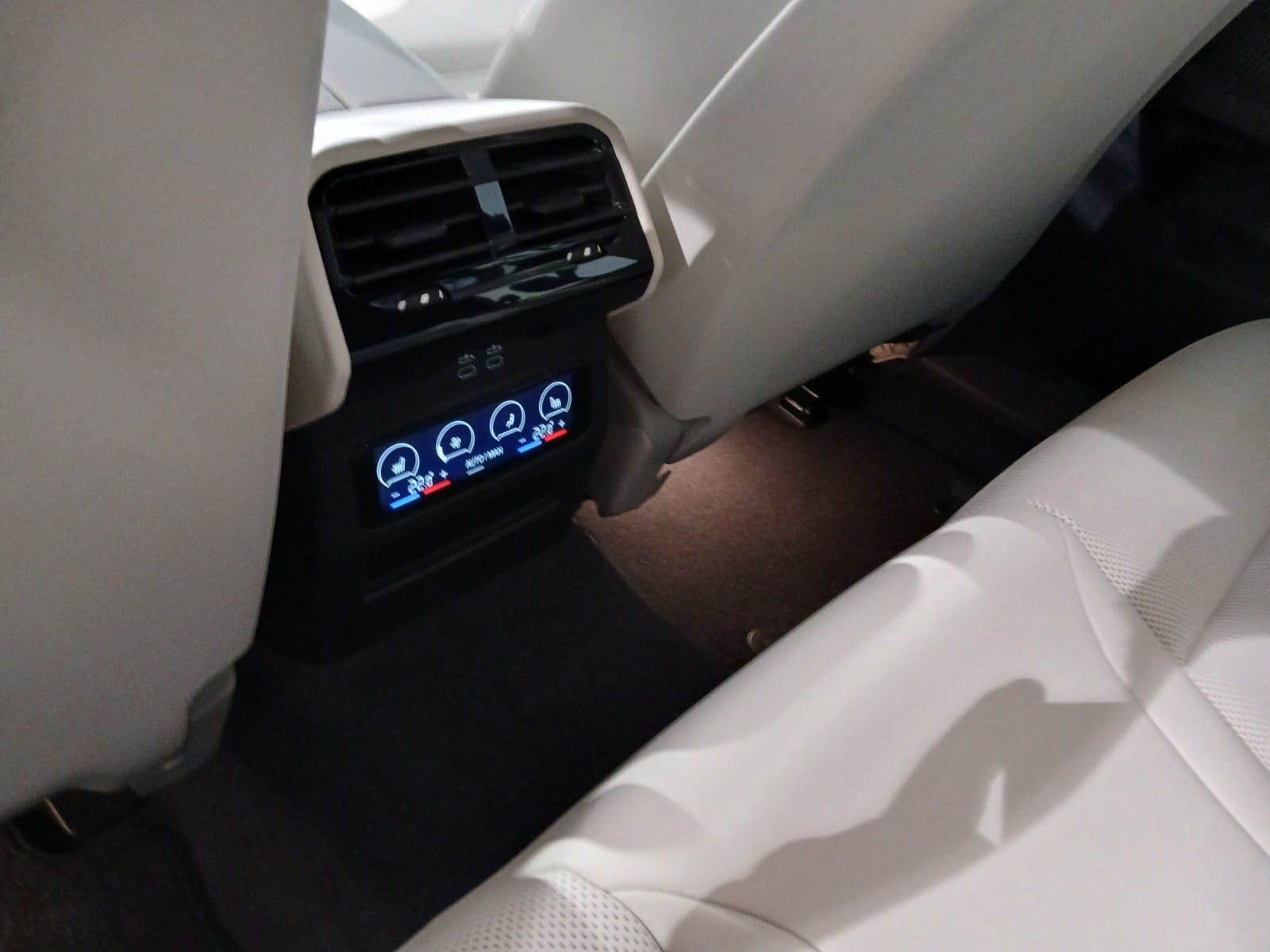 Grøn BMW i5 fra 2025