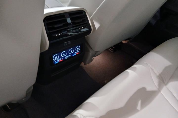 Grøn BMW i5 fra 2025