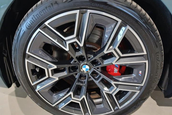 Grøn BMW i5 fra 2025
