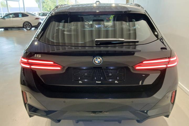 Rød BMW i5 fra 2025