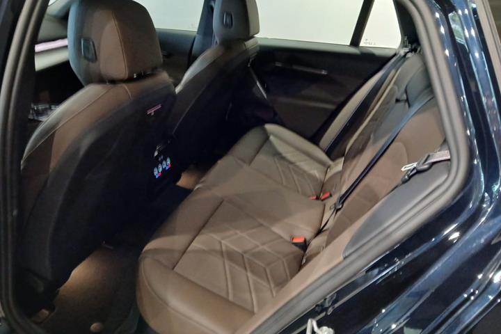 Rød BMW i5 fra 2025