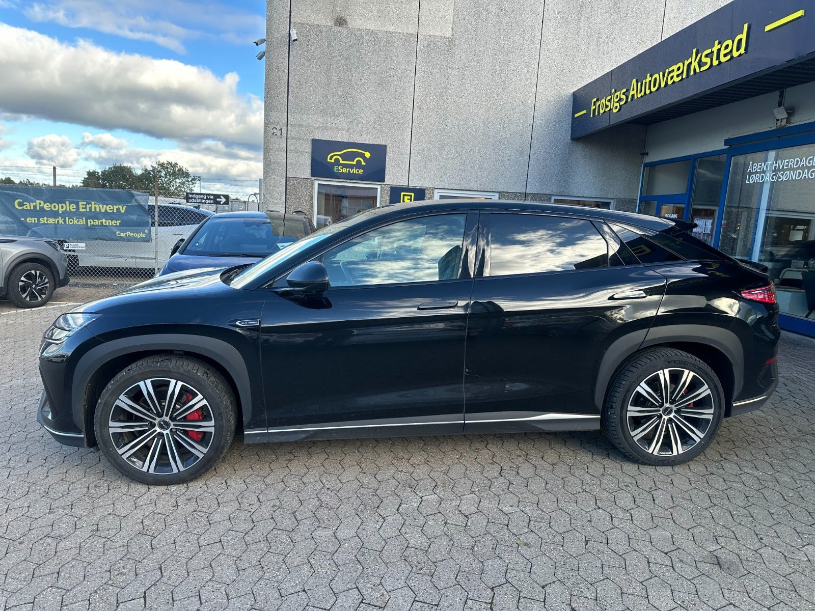 Sort BYD Sealion 7 fra 2025