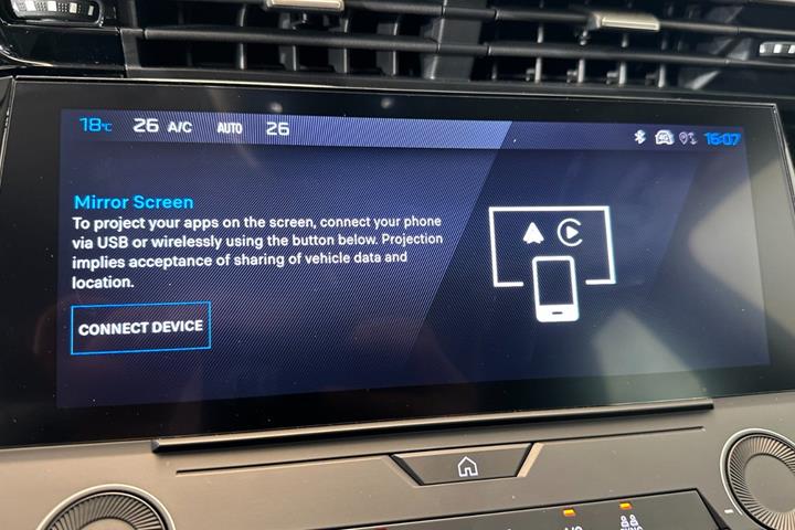 Hvid Peugeot E-308 fra 2025