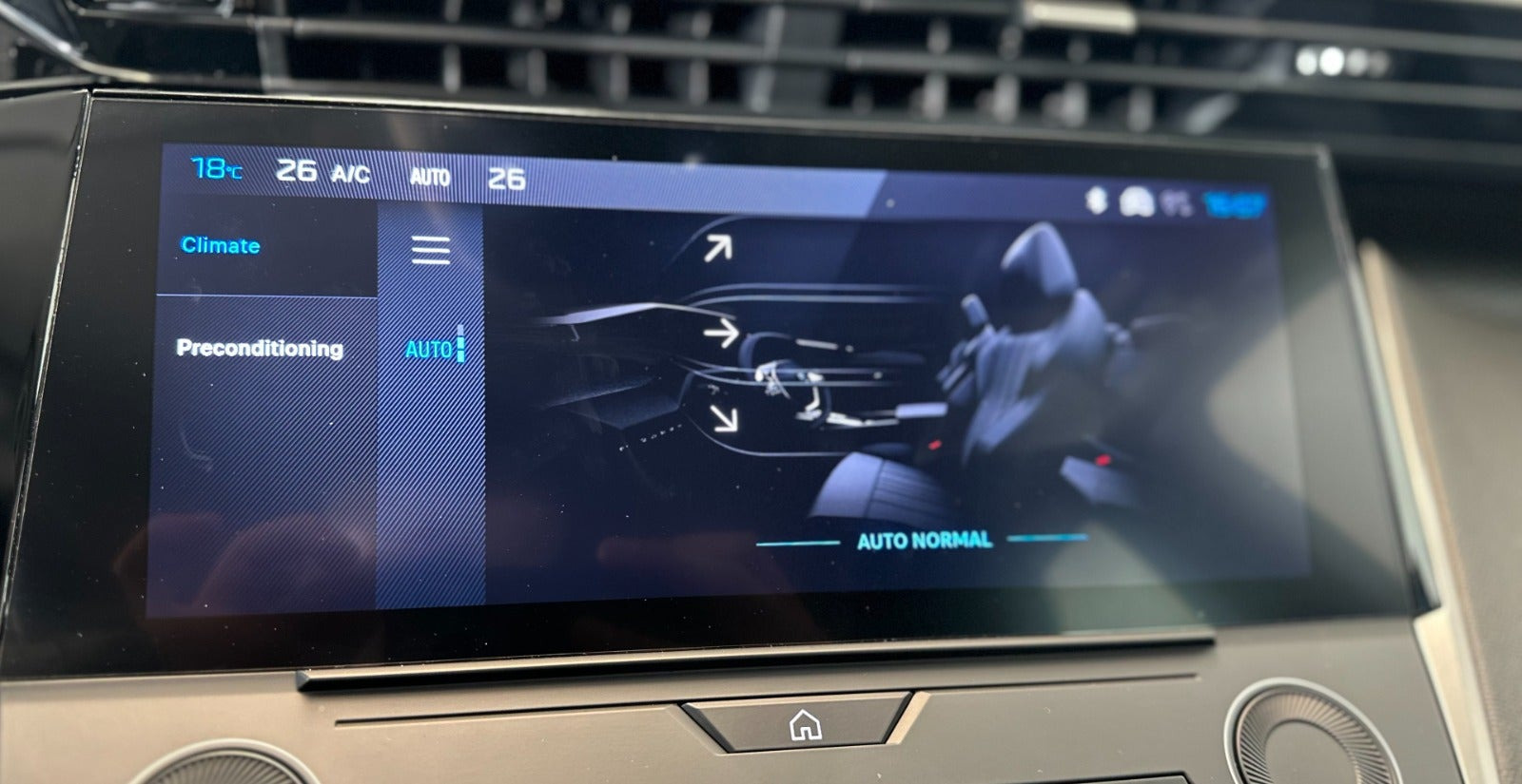 Hvid Peugeot E-308 fra 2025