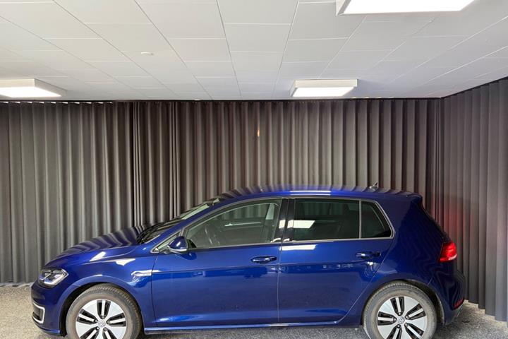 Blå VW e-Golf VII fra 2018