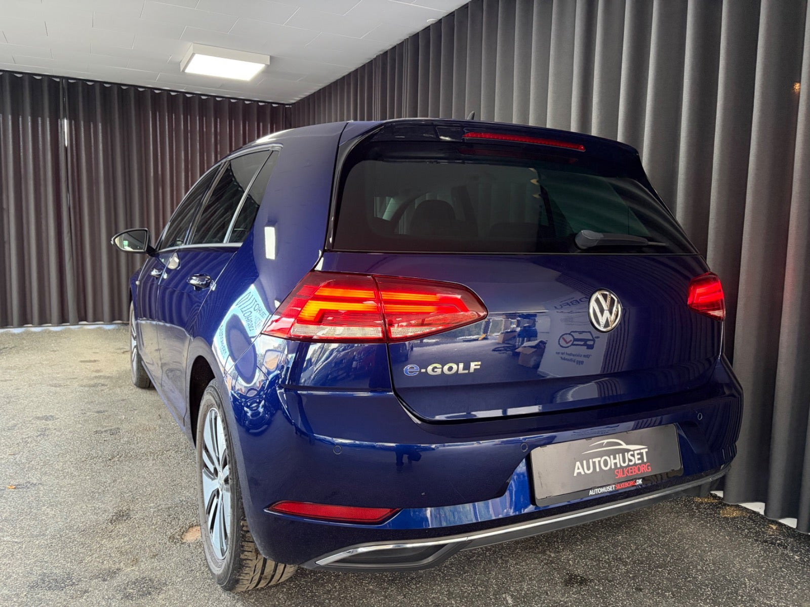 Blå VW e-Golf VII fra 2018