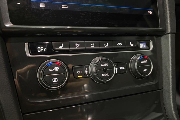 Blå VW e-Golf VII fra 2018