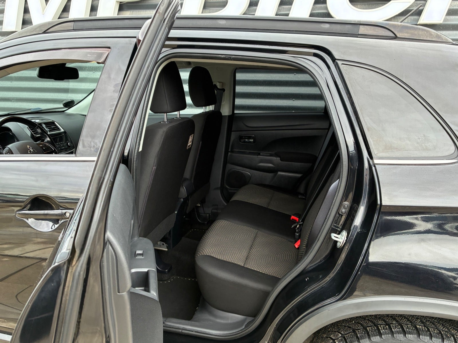 Sort Mitsubishi ASX fra 2016