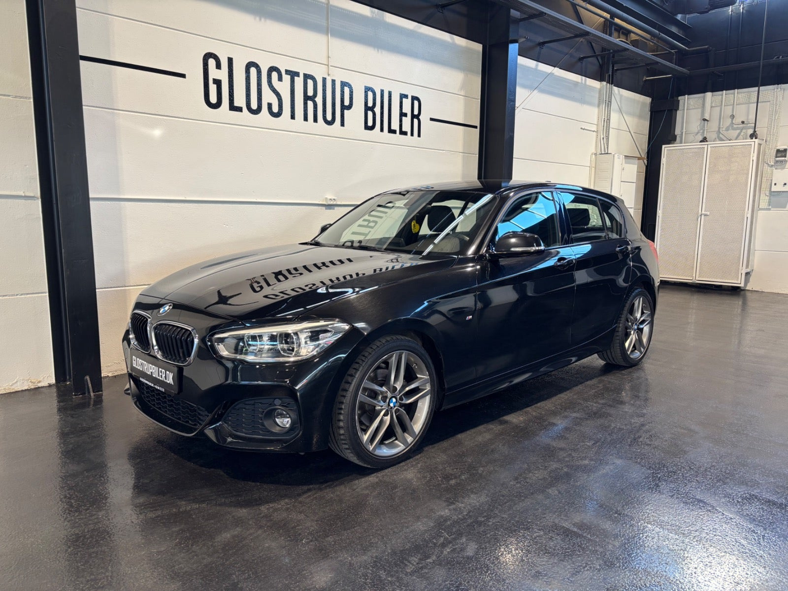 Sort BMW 118i fra 2019