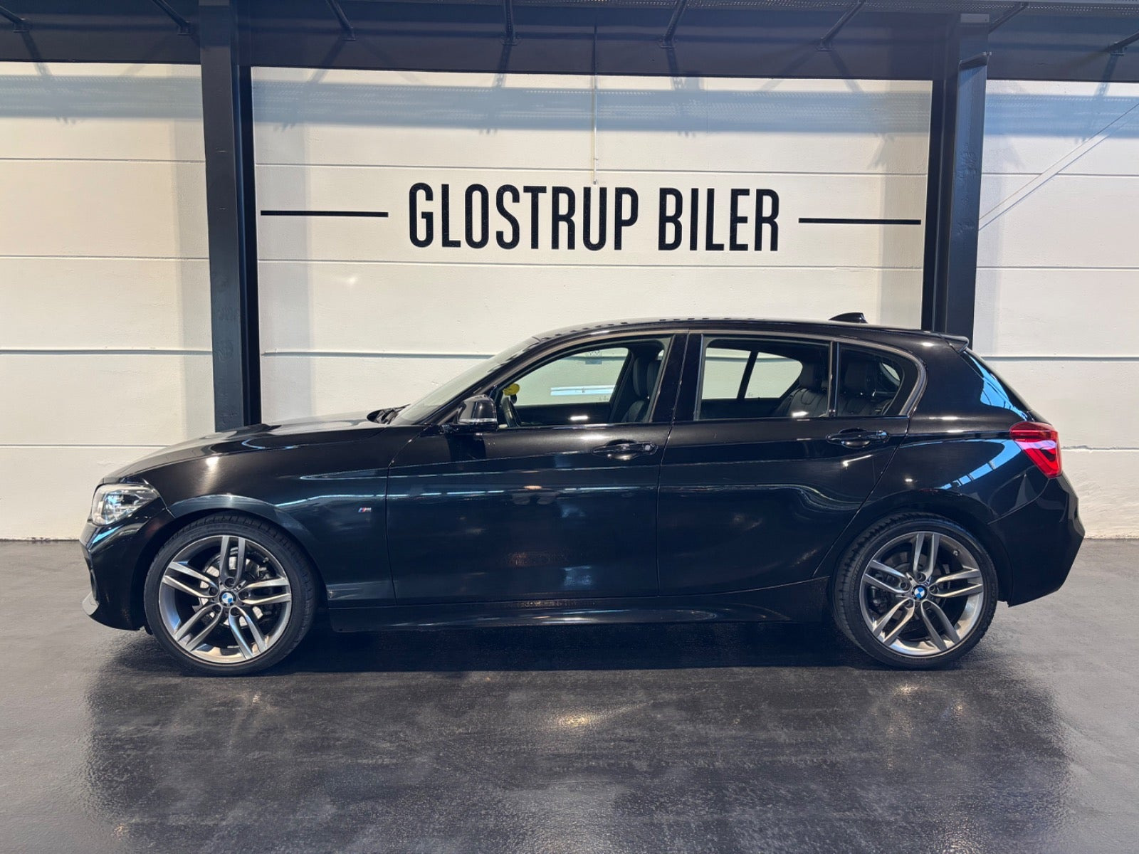 Sort BMW 118i fra 2019