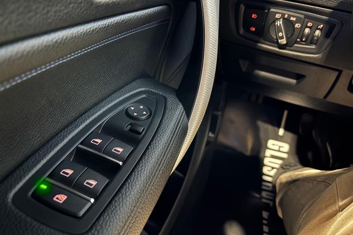 Sort BMW 118i fra 2019