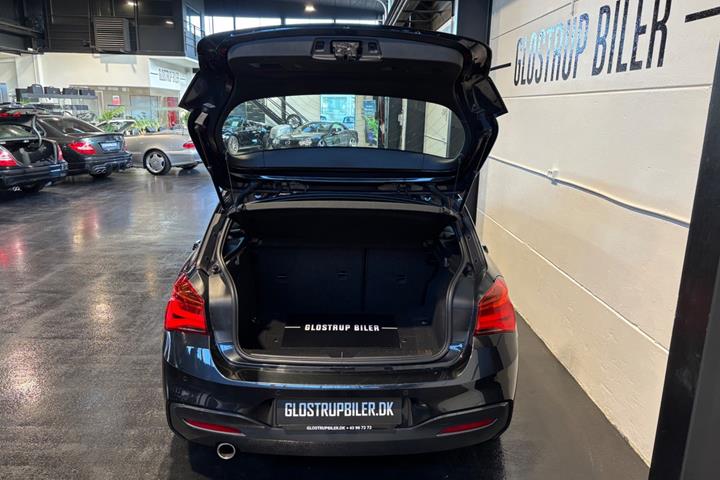 Sort BMW 118i fra 2019
