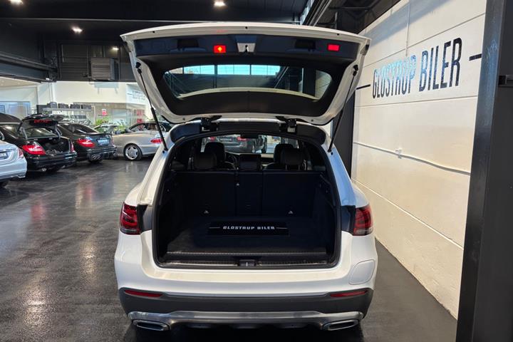 Hvid Mercedes GLC300 de fra 2022