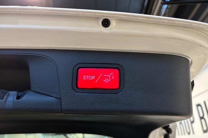 Hvid Mercedes GLC300 de fra 2022