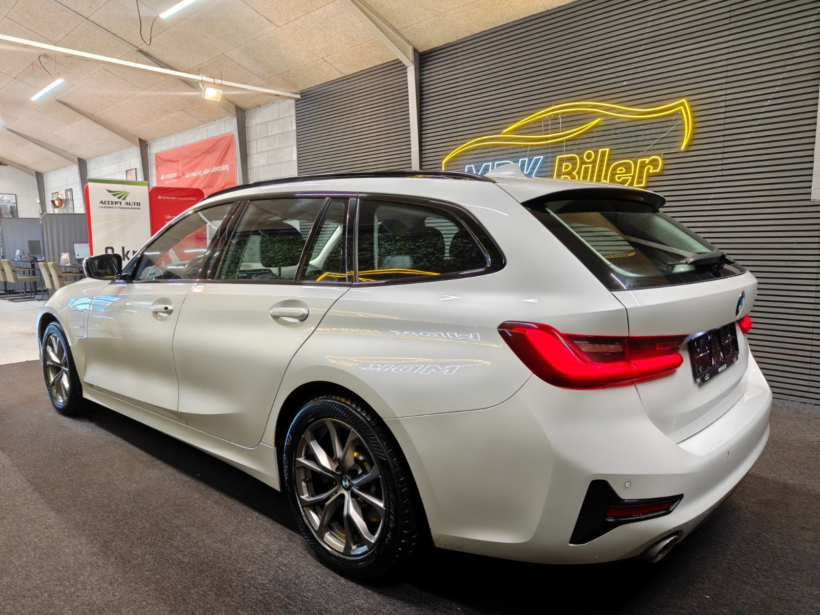 undefined BMW 330e fra 2021