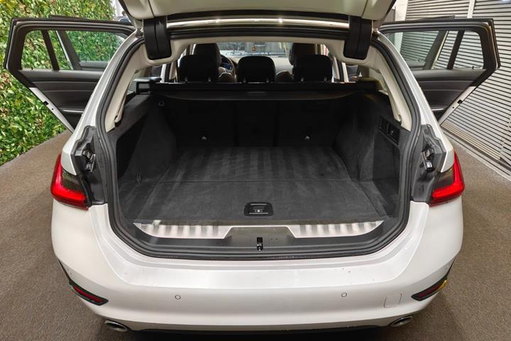 undefined BMW 330e fra 2021
