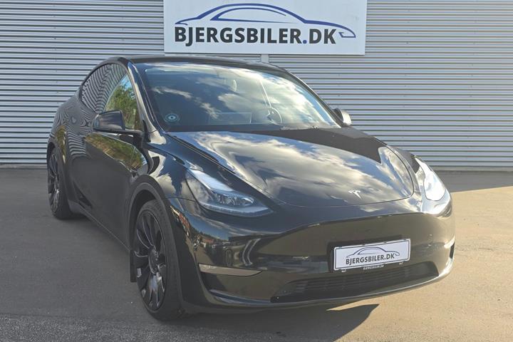 undefined Tesla Model Y fra 2024 set udefra