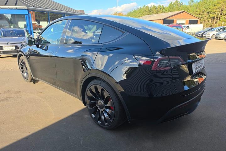 undefined Tesla Model Y fra 2024