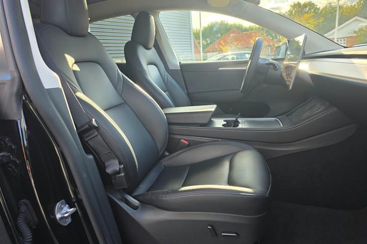 undefined Tesla Model Y fra 2024