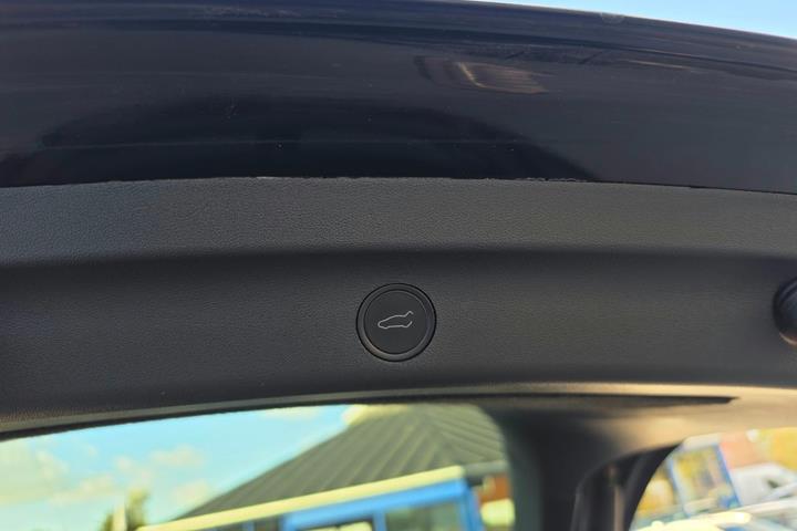 undefined Tesla Model Y fra 2024