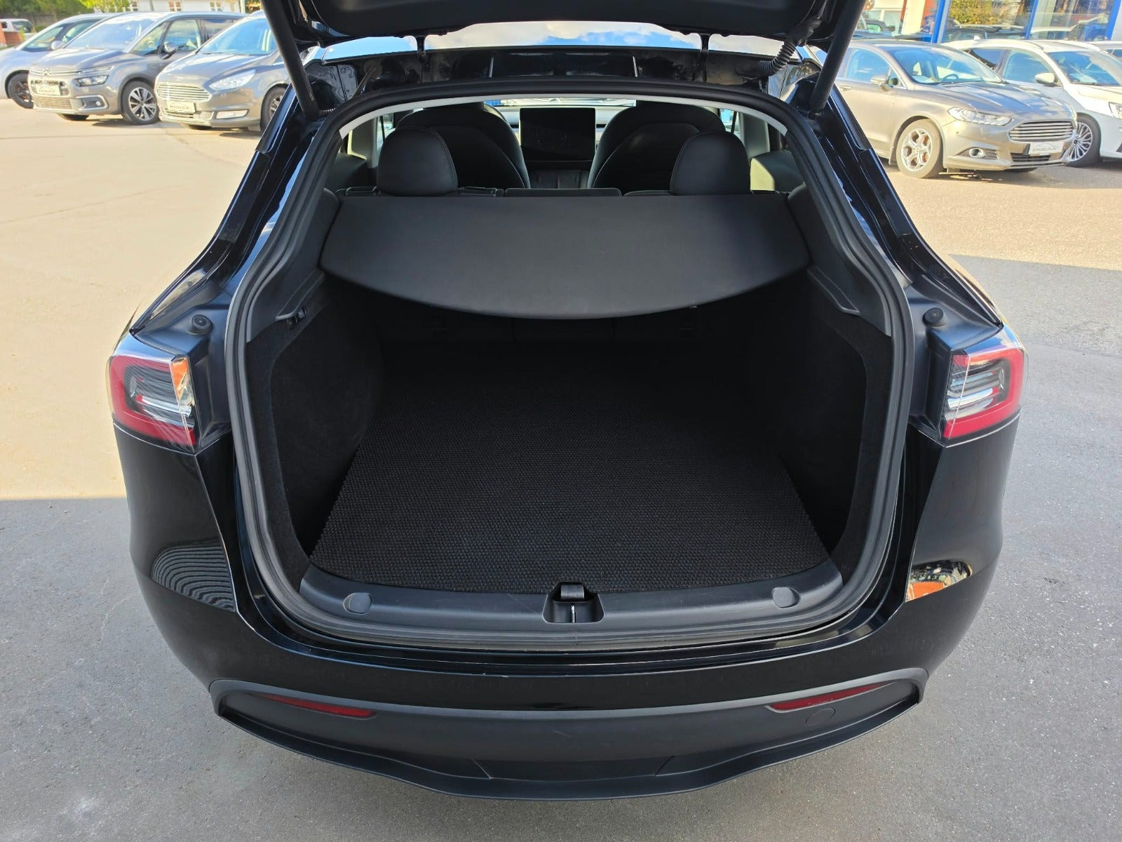 undefined Tesla Model Y fra 2024