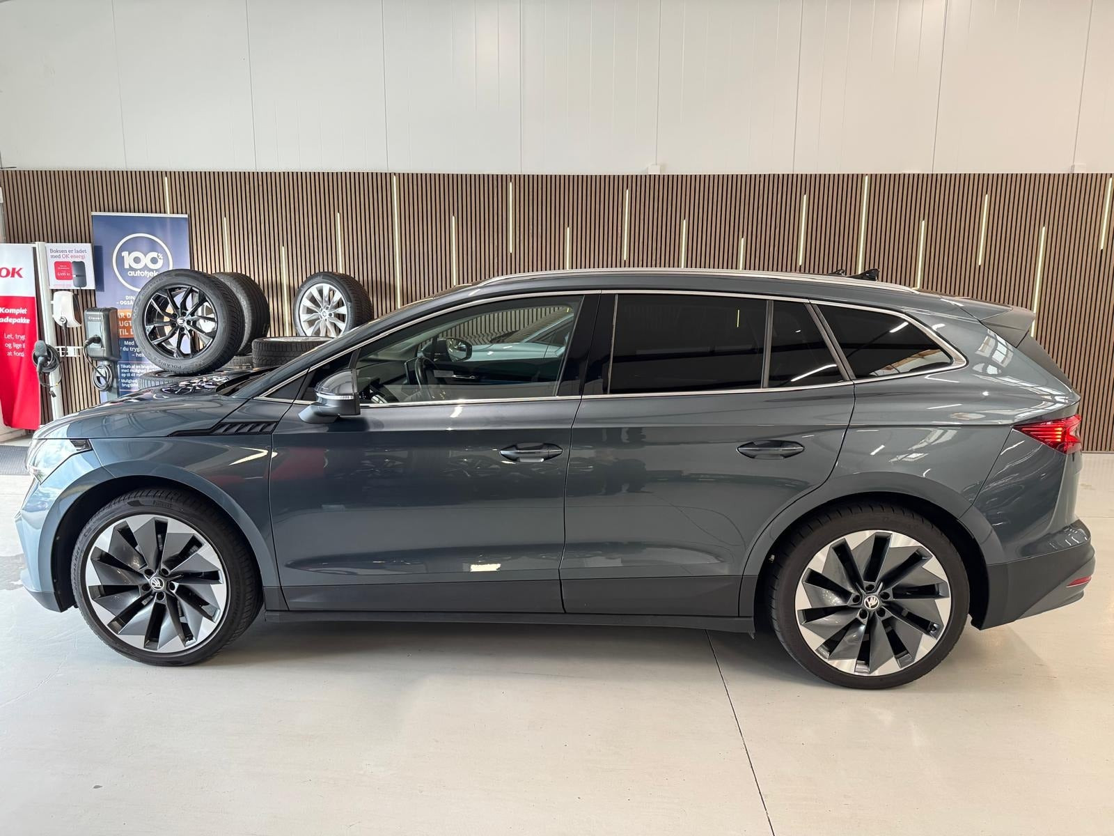 Grå Skoda Enyaq fra 2021