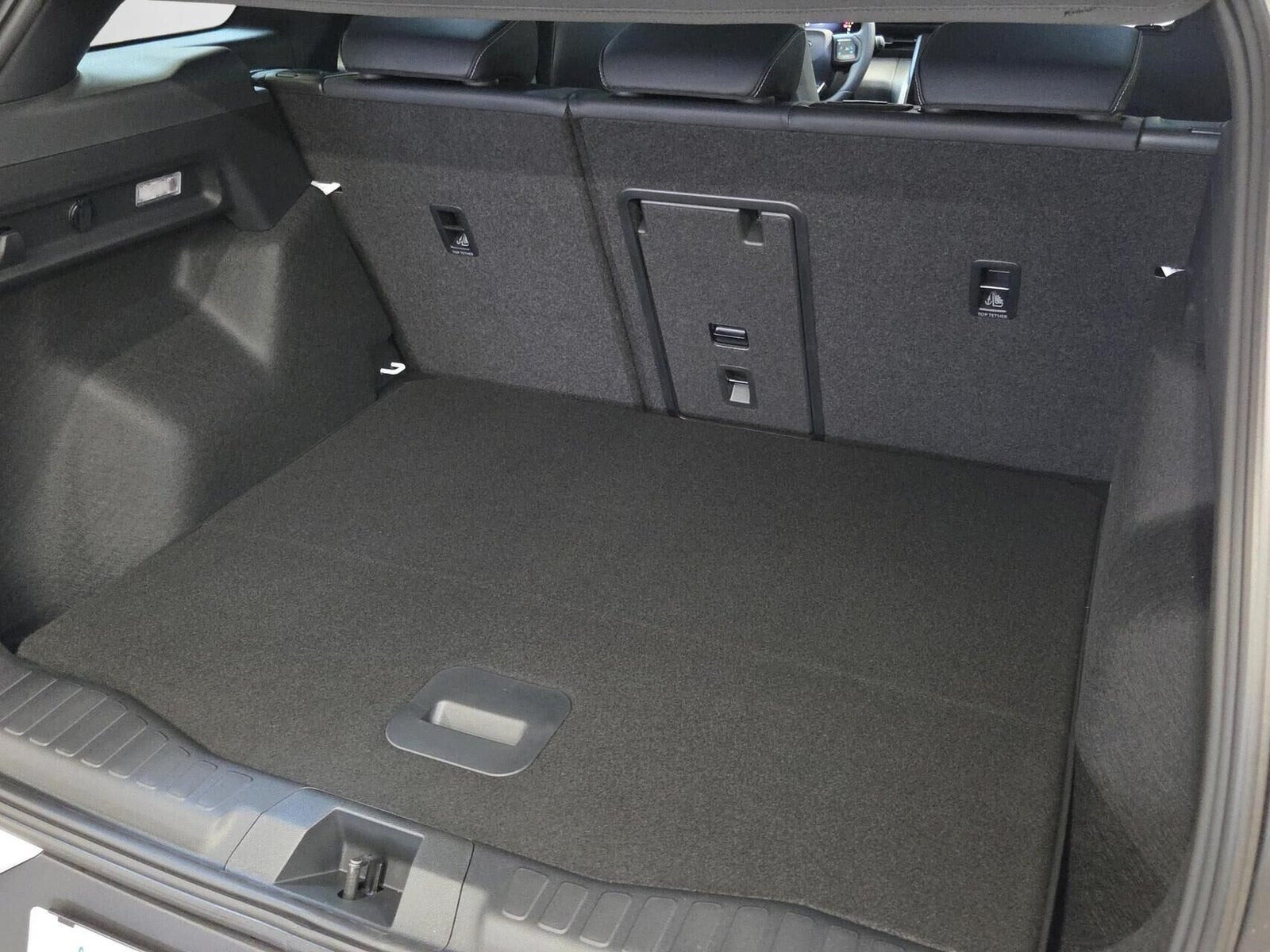 Hvid Ford Explorer fra 2025