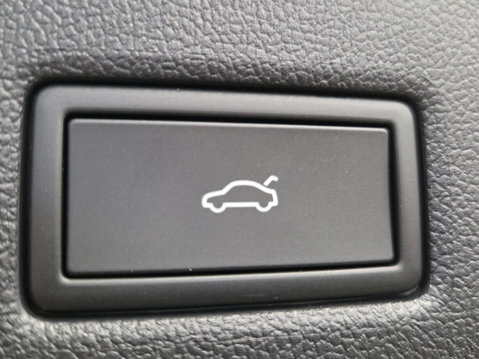 Hvid Ford Explorer fra 2025