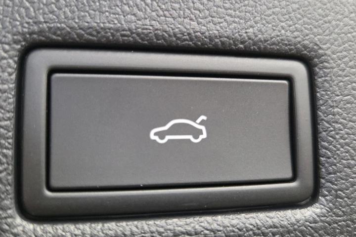 Hvid Ford Explorer fra 2025