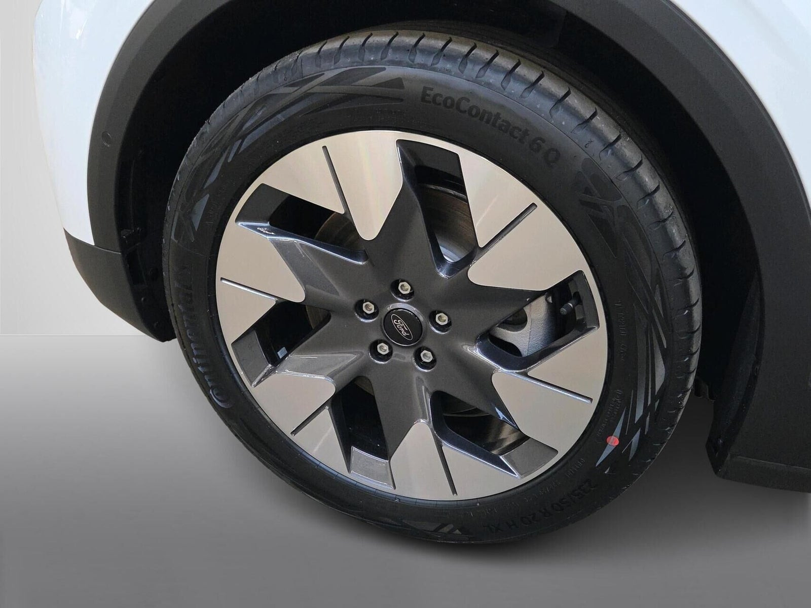 Hvid Ford Explorer fra 2025