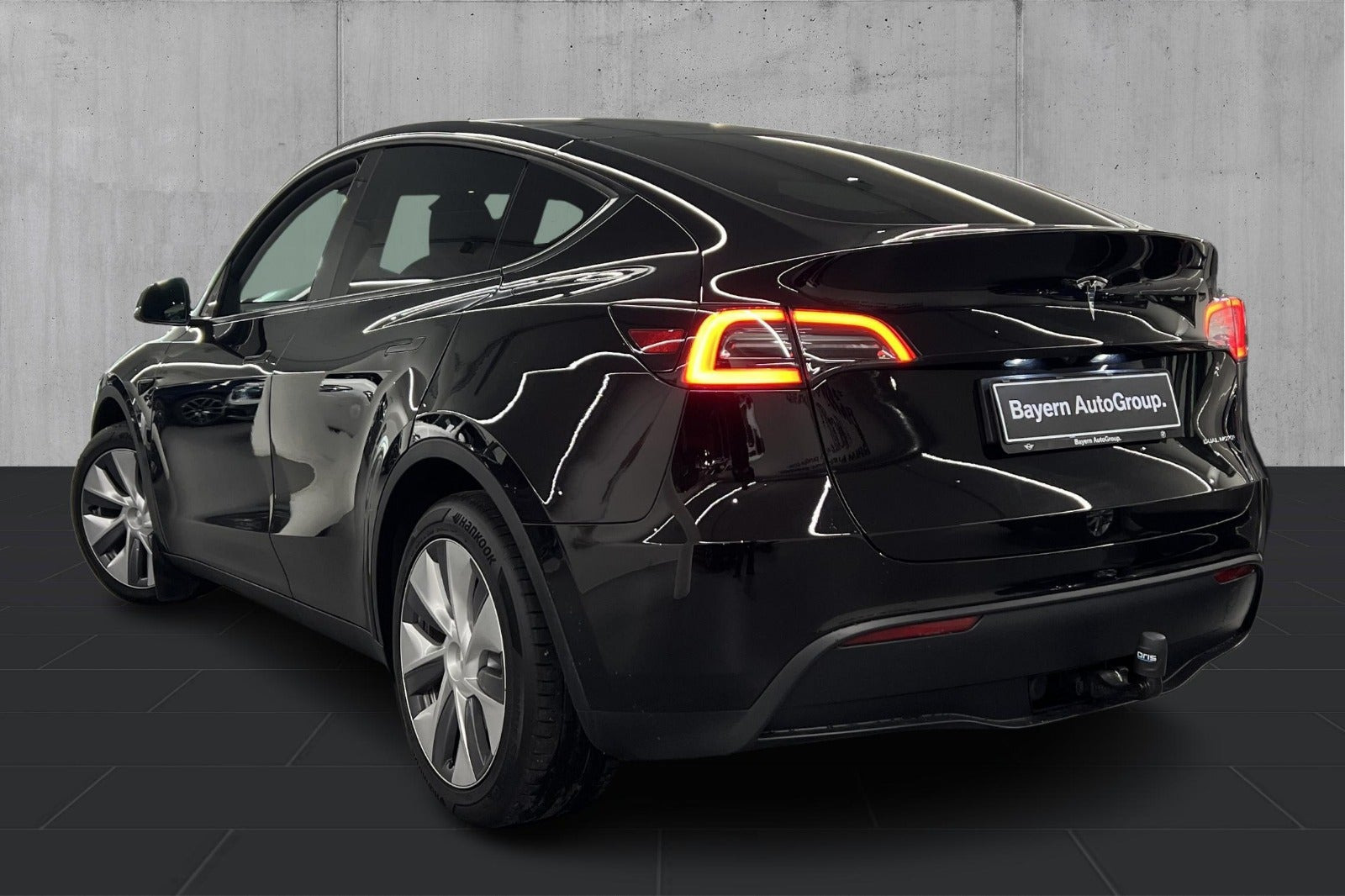 Sort Tesla Model Y fra 2024