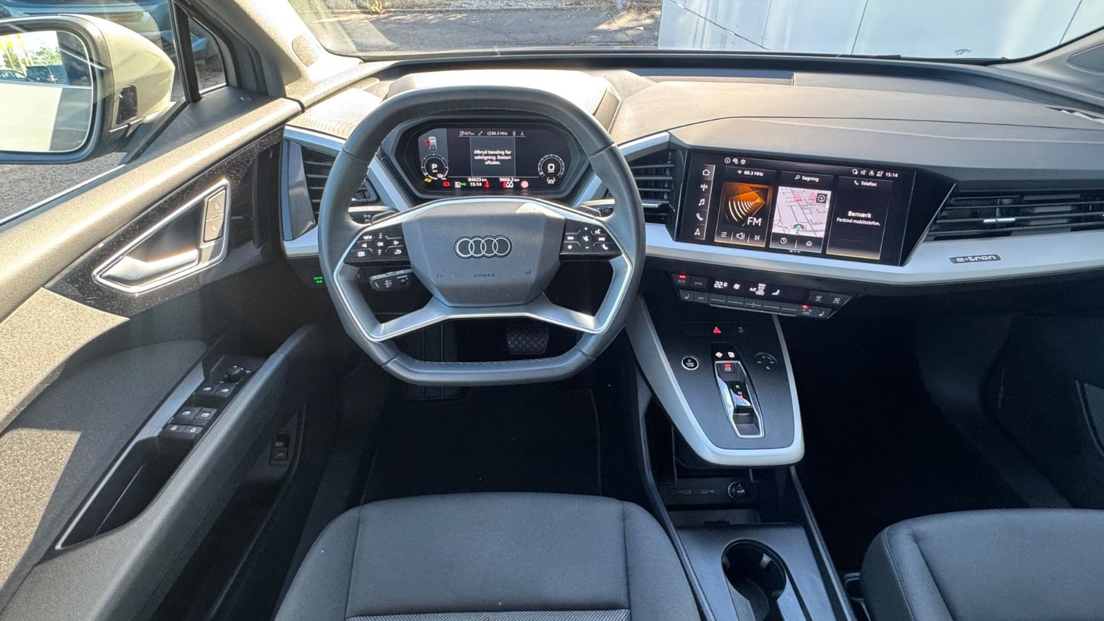 Grå Audi Q4 e-tron fra 2025