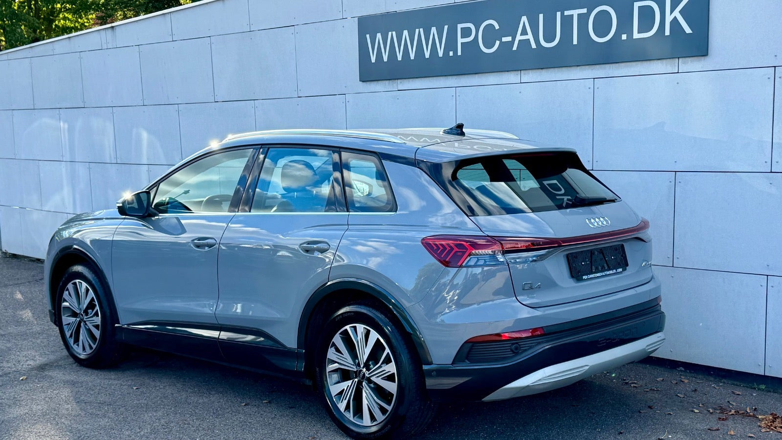 Grå Audi Q4 e-tron fra 2025
