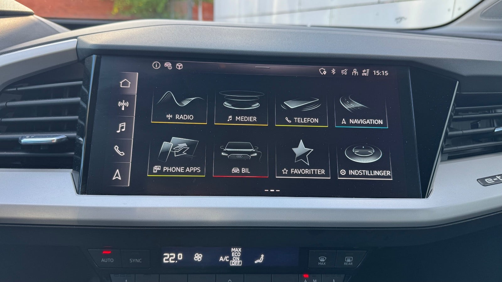 Grå Audi Q4 e-tron fra 2025