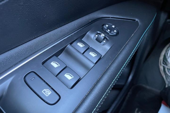 Sort Peugeot 3008 fra 2021