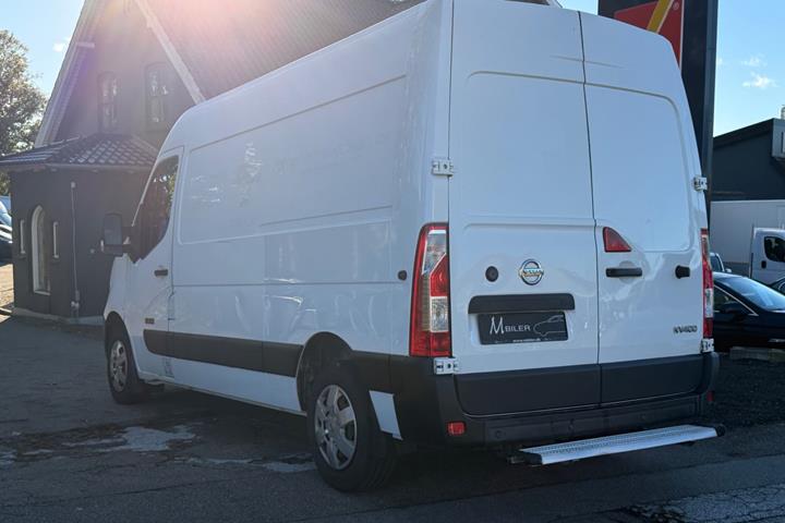 Hvid Nissan NV400 fra 2015