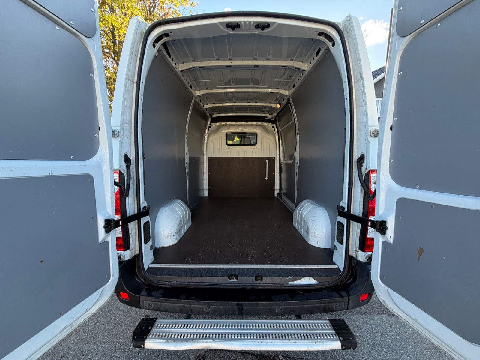 Hvid Nissan NV400 fra 2015