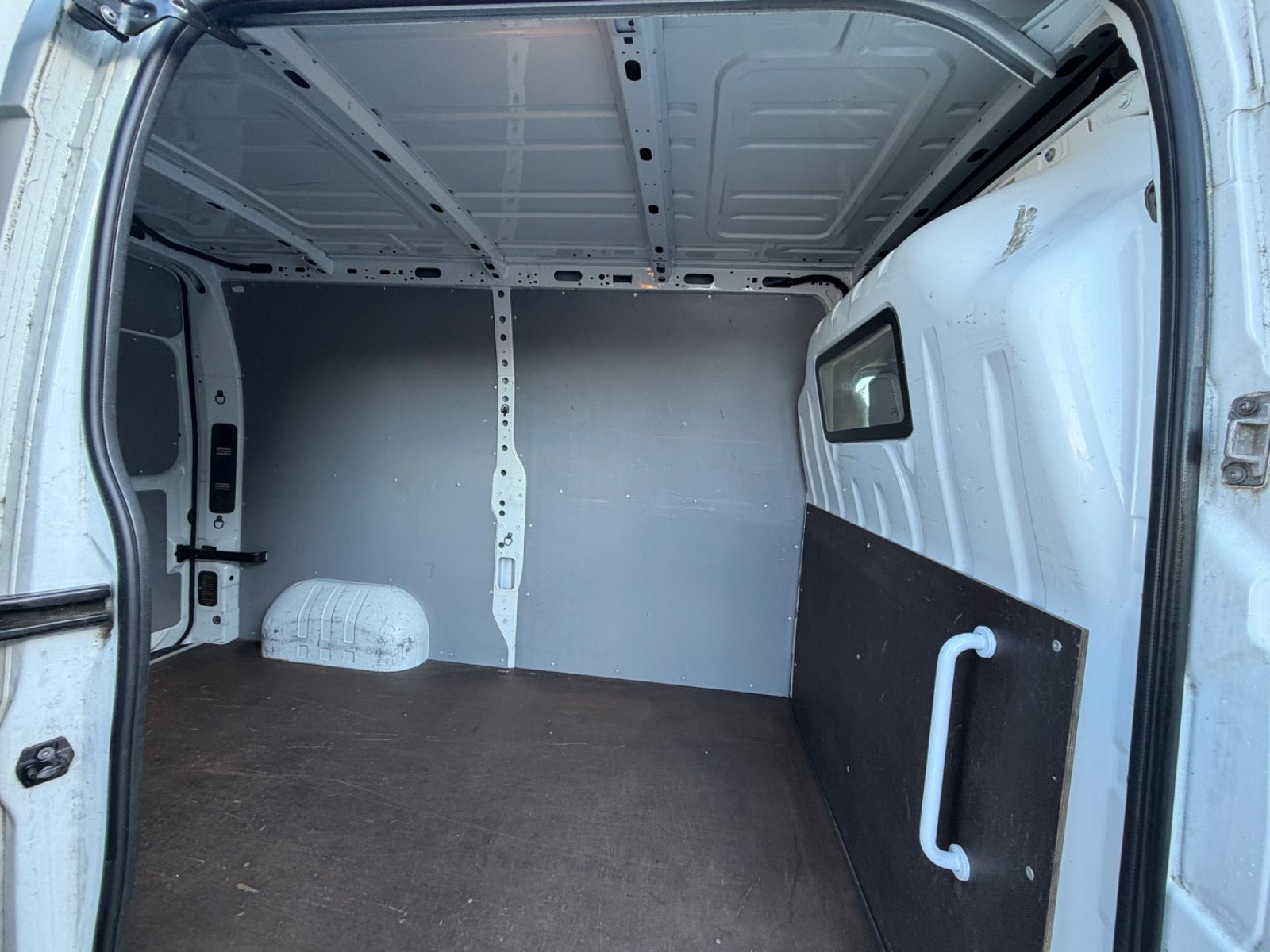 Hvid Nissan NV400 fra 2015