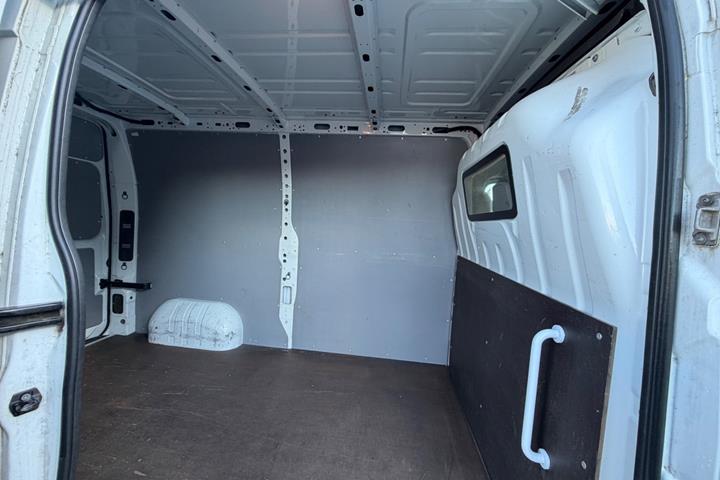 Hvid Nissan NV400 fra 2015