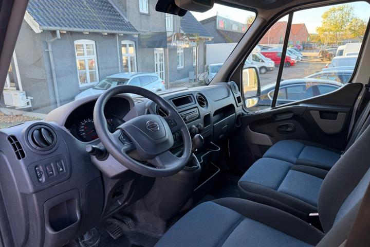 Hvid Nissan NV400 fra 2015