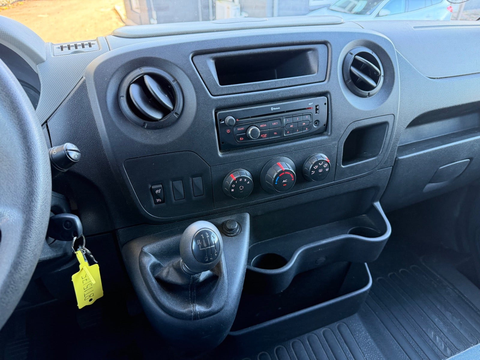 Hvid Nissan NV400 fra 2015