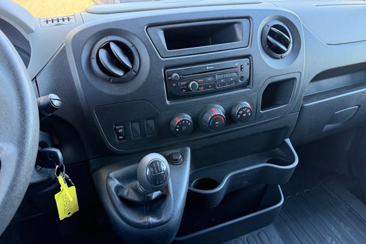Hvid Nissan NV400 fra 2015